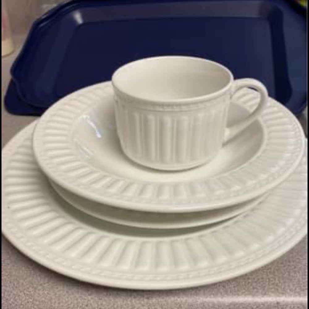 White dish set